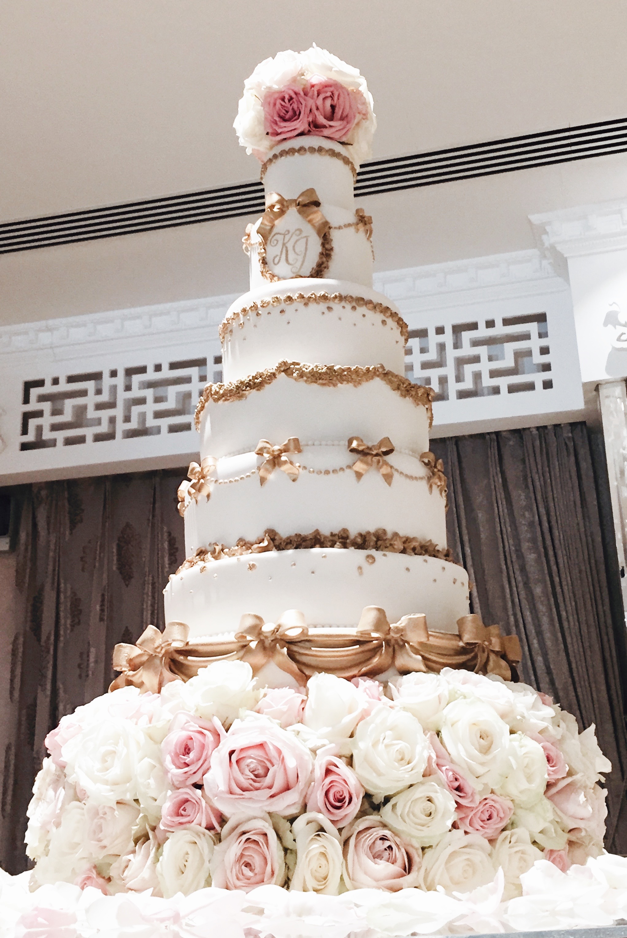 grand wedding cakes london hall of cakes the hall effect