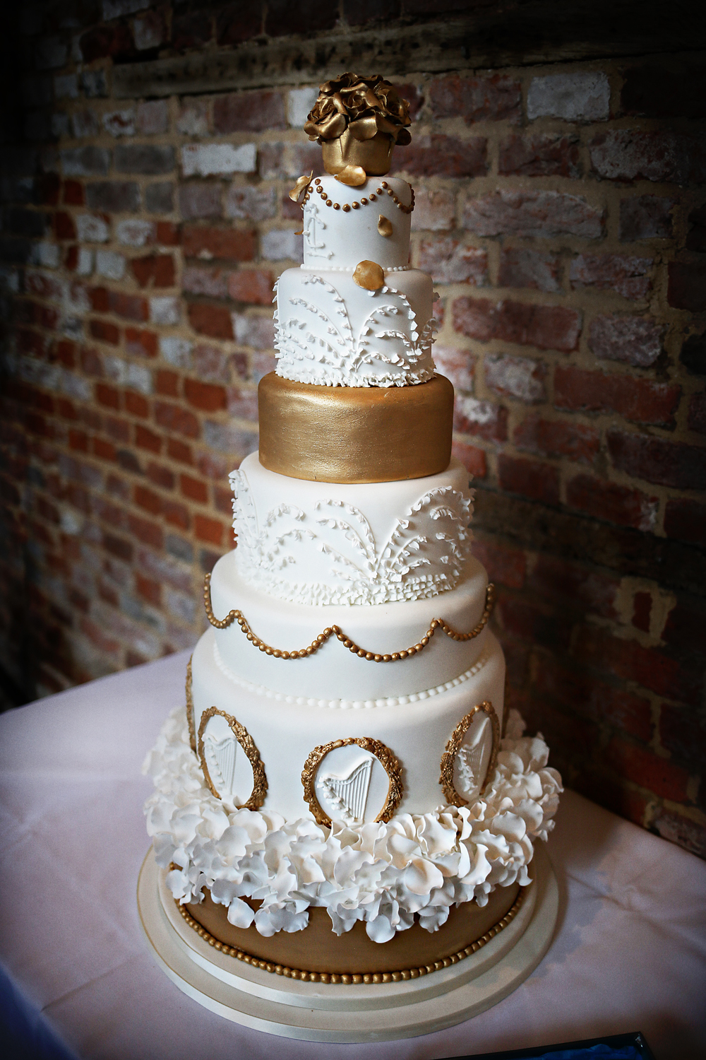 White and Gold Wedding Cake Grandeaur