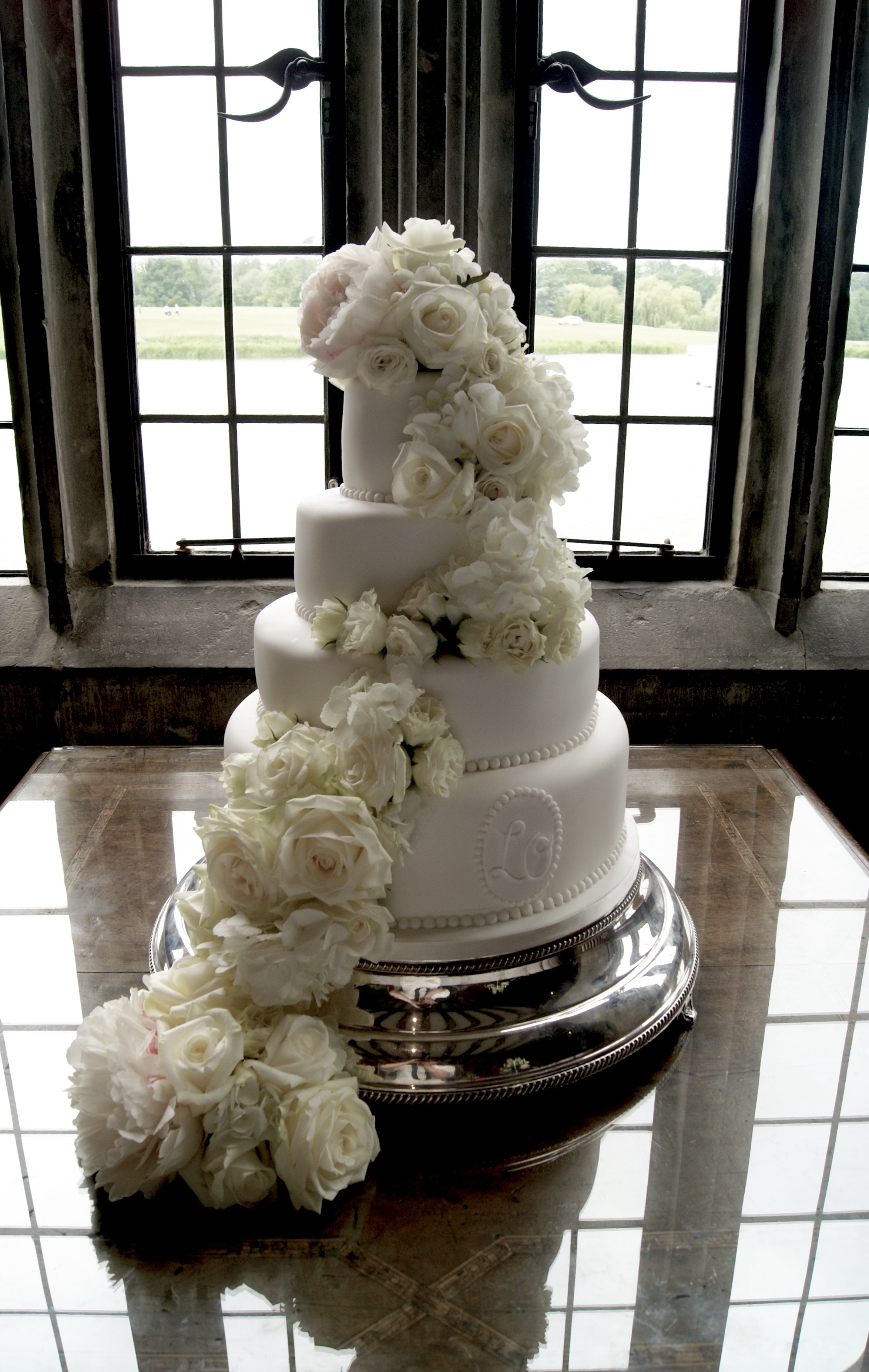 Fresh Flower Wedding Cakes – at Leeds Castle