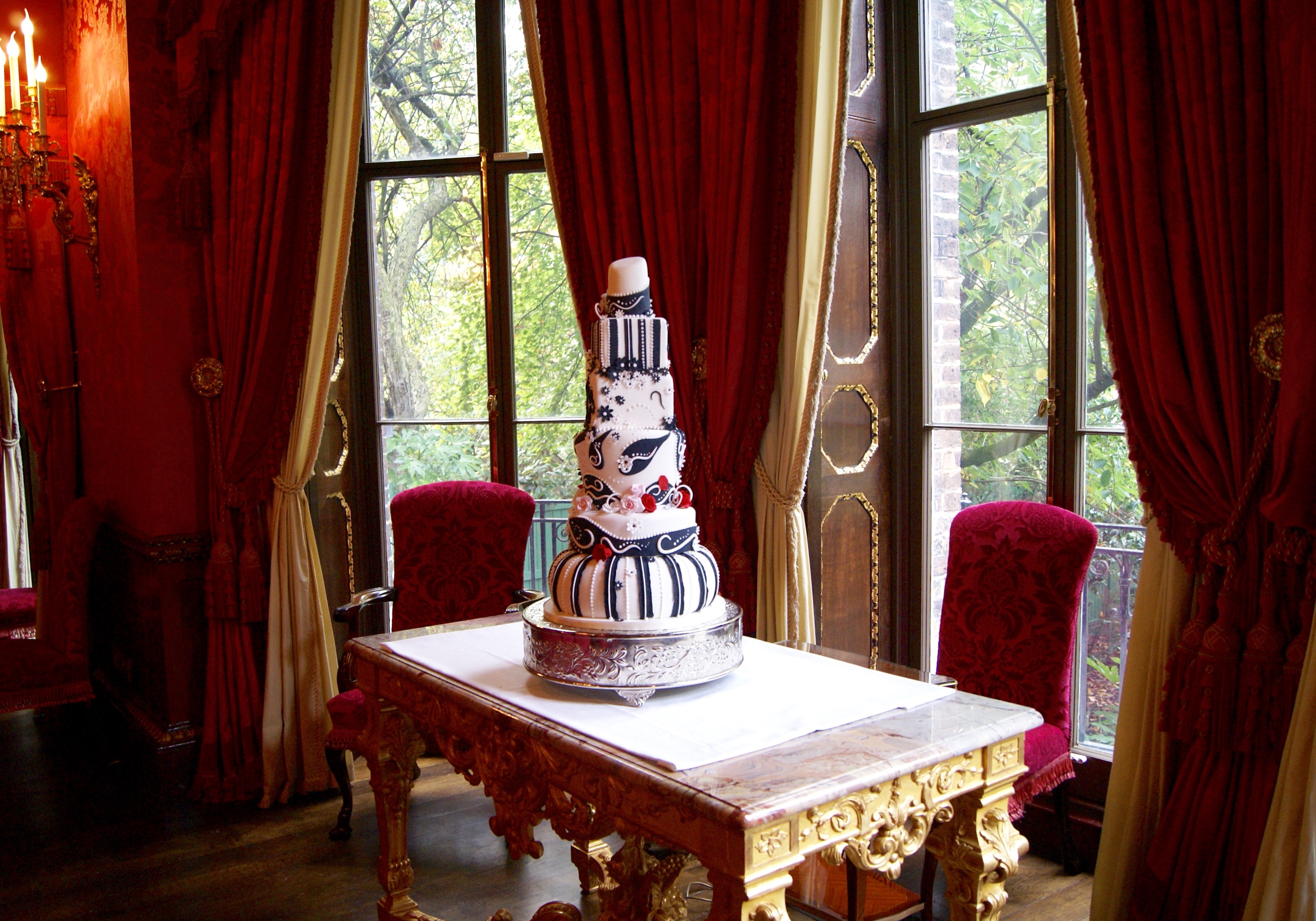 Mad Hatters Wedding Cake – The Ritz, London