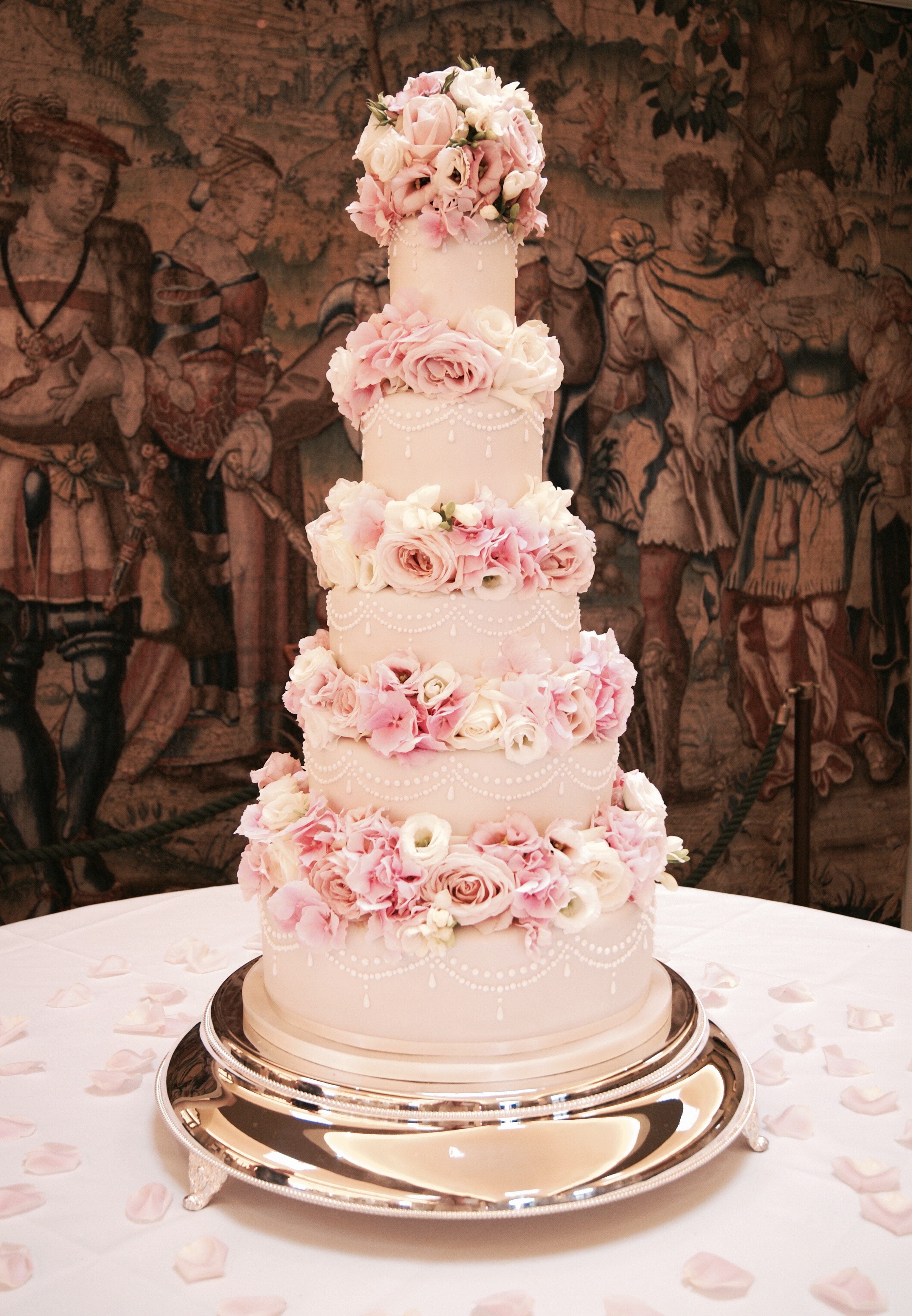 Hever Castle – Champagne Wedding Cakes